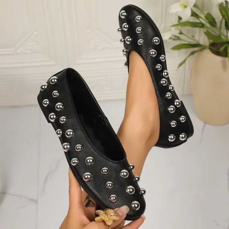 Women's New Rivet Single Shoes Fashion Round Toe Shallow Mouth Soft Sole Soft Leather Non-slip Flat Plus Size Shoes