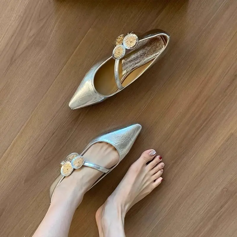Flat Single-toed Women's Fashionable Pointed-toe Shallow Mouth Metal One-button Soft Sole Anti-slip Low-top Shoes