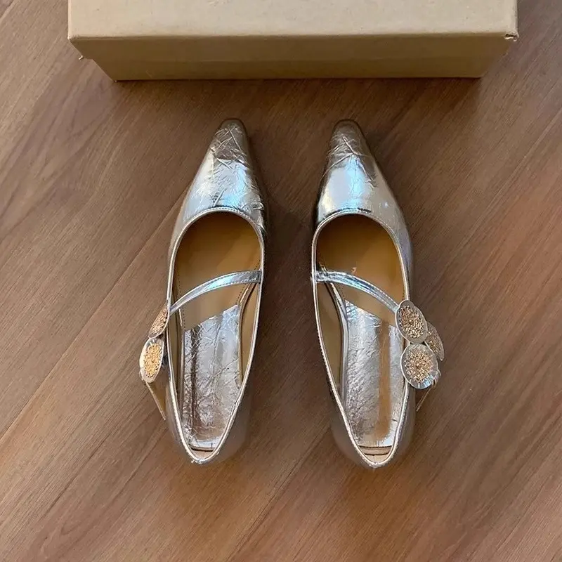 Flat Single-toed Women's Fashionable Pointed-toe Shallow Mouth Metal One-button Soft Sole Anti-slip Low-top Shoes