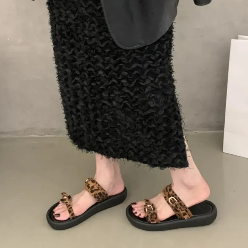 New Flat Platform Versatile Slip Beach Shoes Summer New Round Toe Open Toe Metal Buckle Soft Sole Casual Sandals