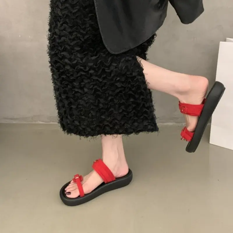 New Flat Platform Versatile Slip Beach Shoes Summer New Round Toe Open Toe Metal Buckle Soft Sole Casual Sandals