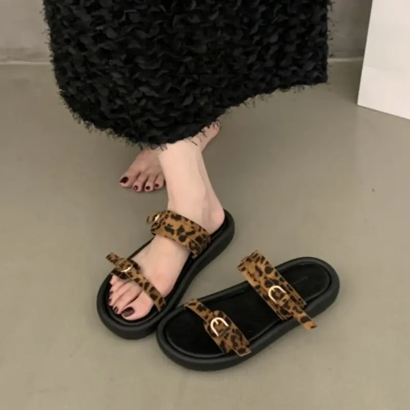 New Flat Platform Versatile Slip Beach Shoes Summer New Round Toe Open Toe Metal Buckle Soft Sole Casual Sandals