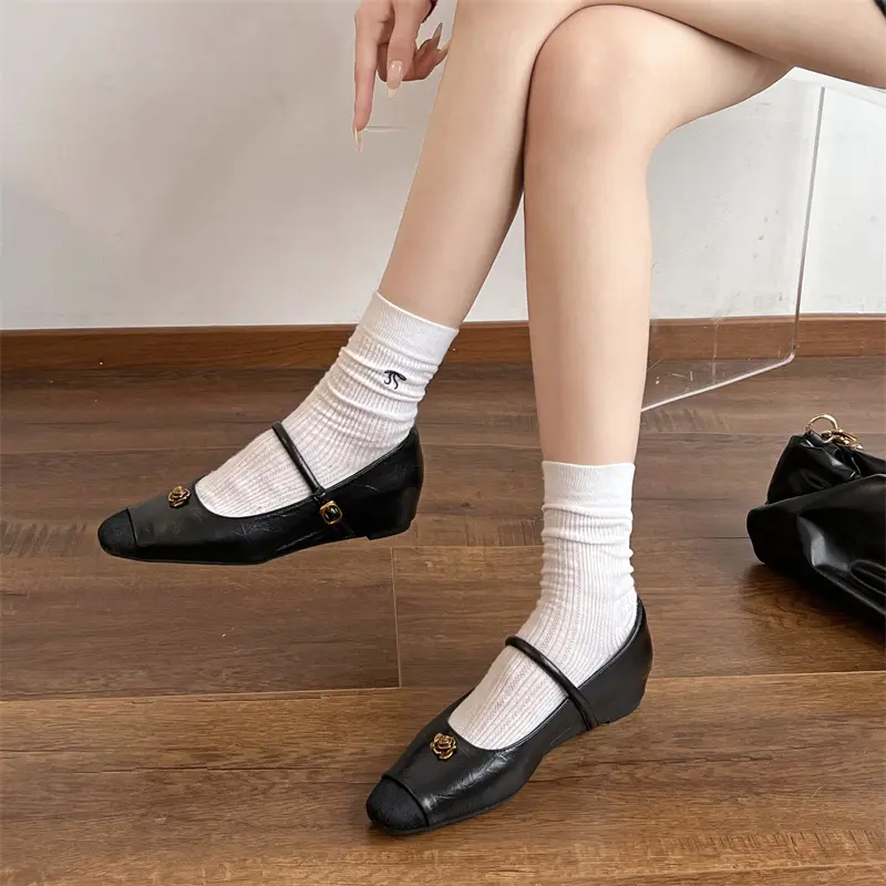 Women's New Autumn Flat Shoes Fashion Square Head Shallow Mouth Suede Anti-slip Wear-resistant Low-top Shoes