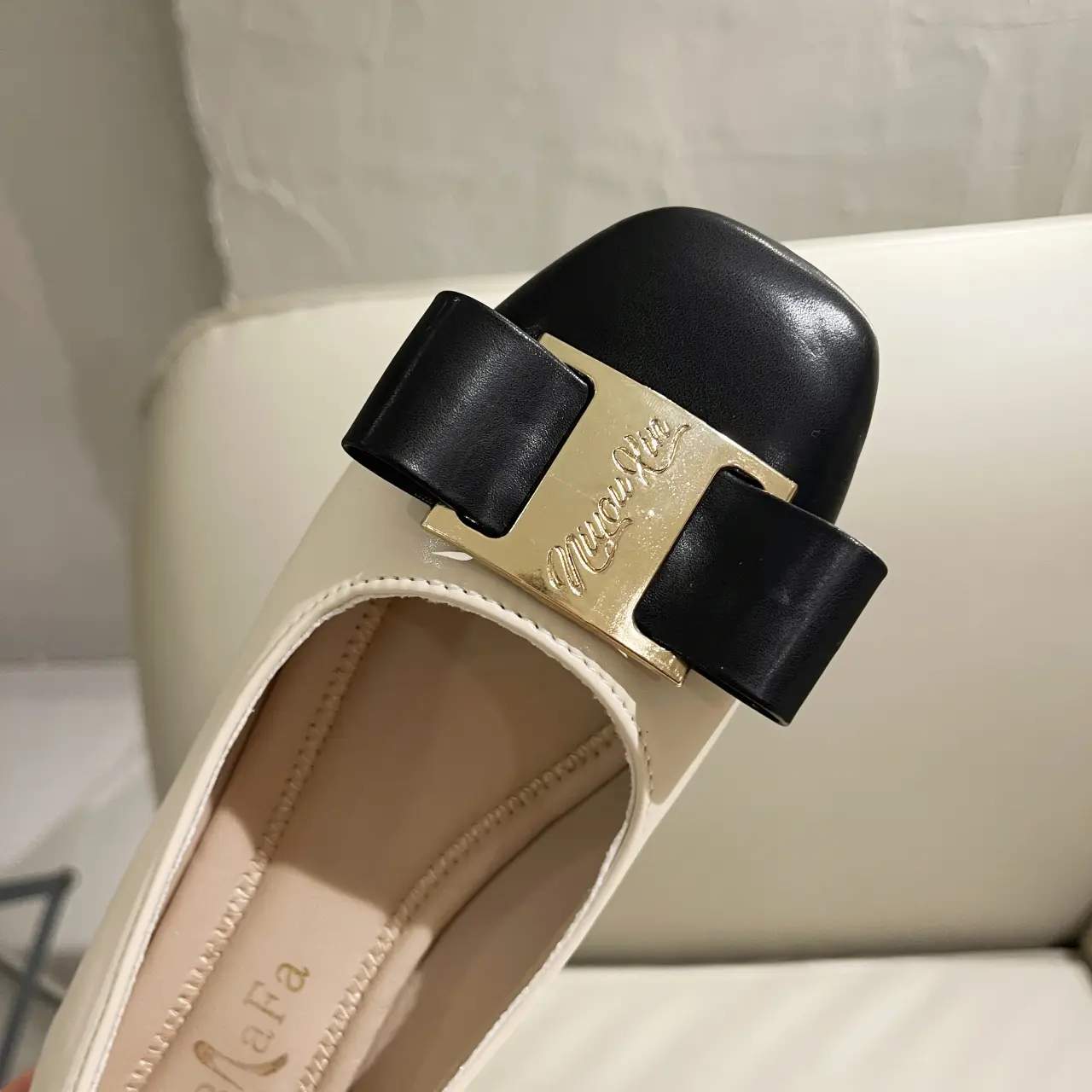 Soft Soled Low Heeled Women's Small Leather Shoes, Women's 2025 Summer New Item, One Foot Shallow Mouth Flat Sole Single Shoe