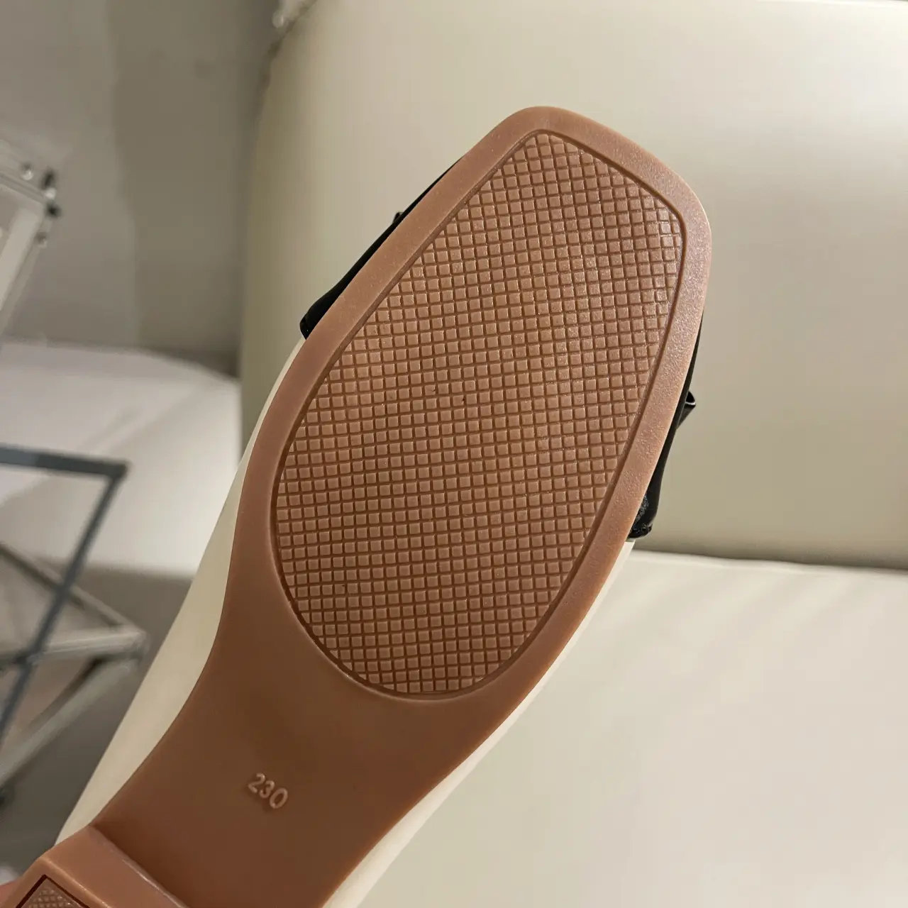 Soft Soled Low Heeled Women's Small Leather Shoes, Women's 2025 Summer New Item, One Foot Shallow Mouth Flat Sole Single Shoe