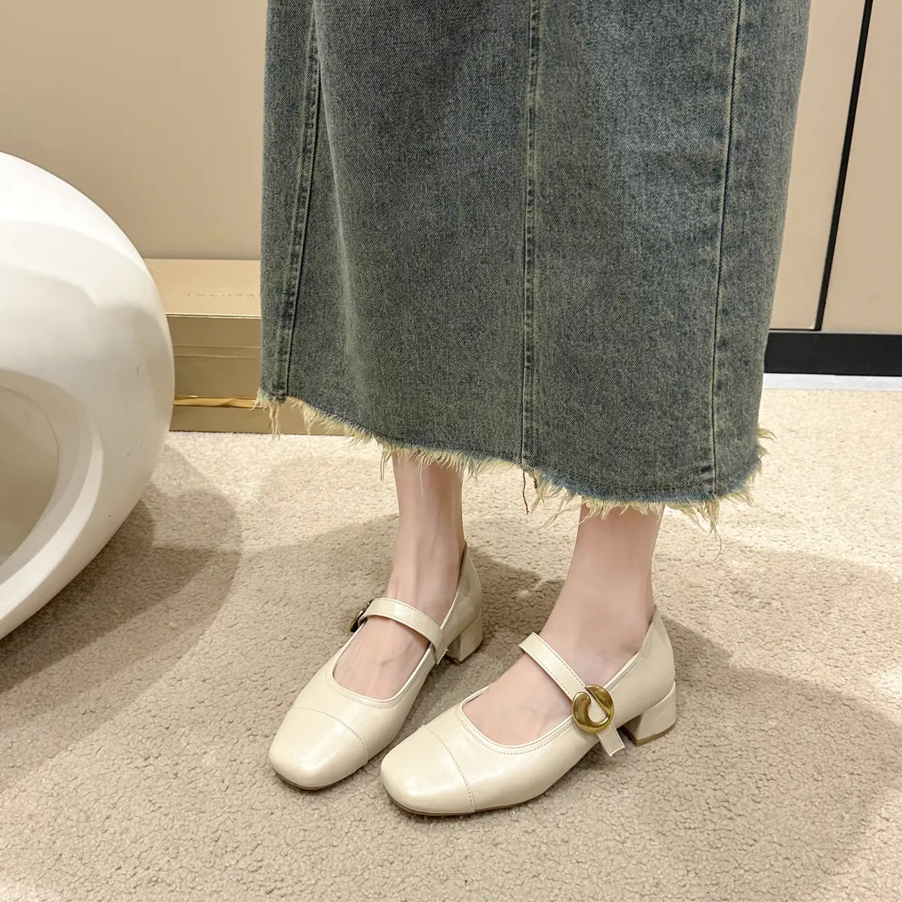Women's Coarse Heel Shoes Spring New Square Head Shallow Mouth Metal Buckle Anti-slip Wear-resistant Low-top Shoes