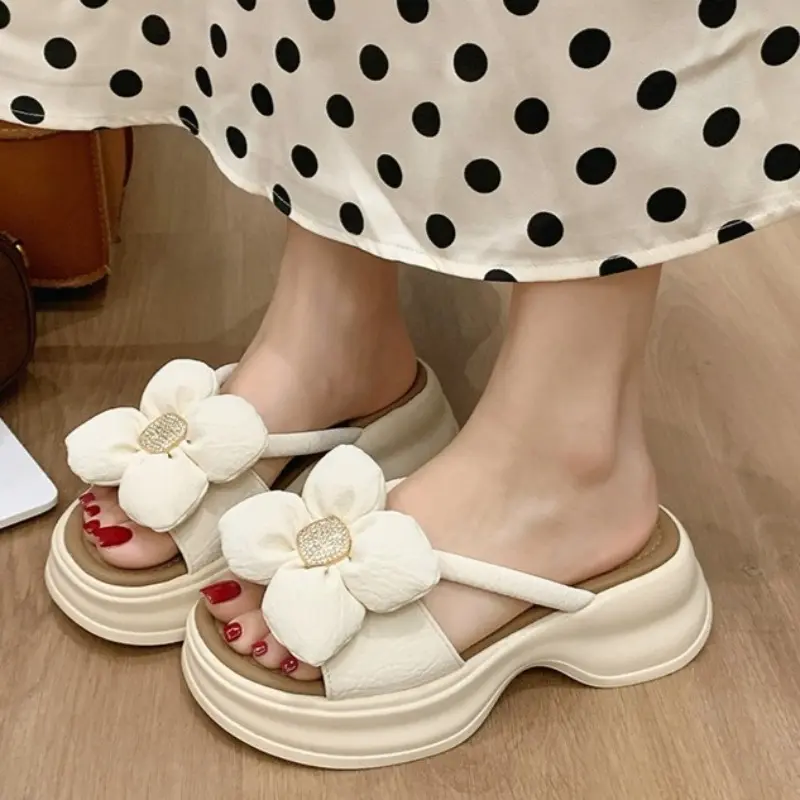 Platform Rhinestone Flower Slippers Women's Outward Wear Summer New Round Toe Open Toe Soft Sole Non-slip Flip-flops