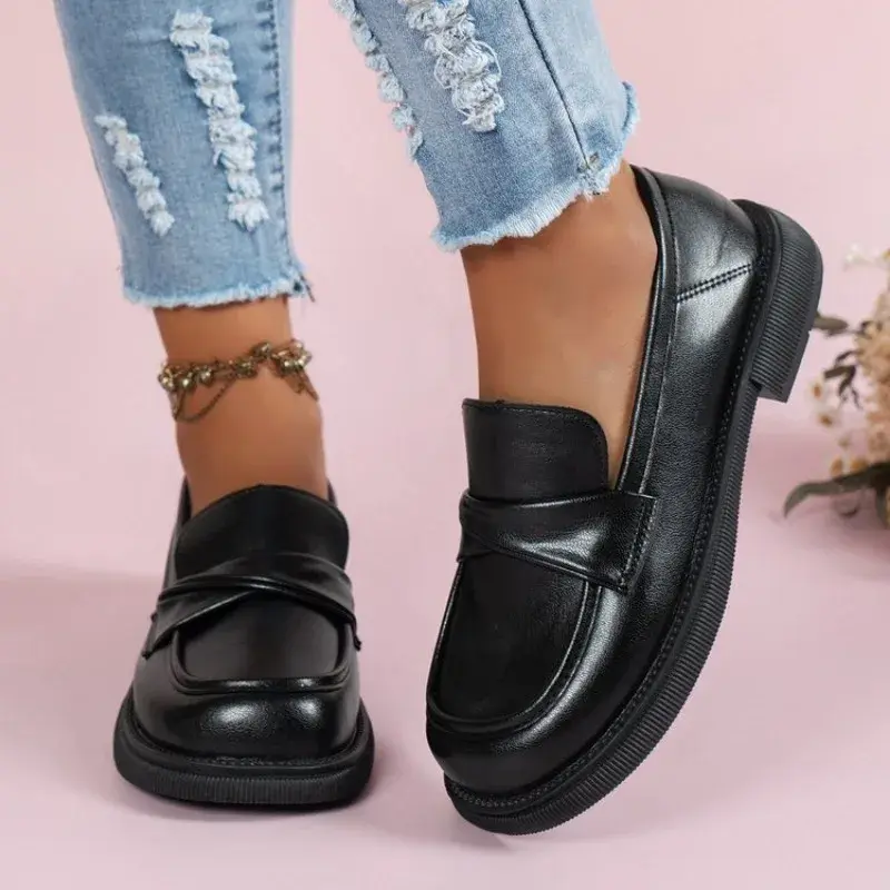 Spring New Coarse Heel Shoes Women Fashion Round Head Deep Mouth Metal Chain Soft Sole Non-slip Low Top Shoes