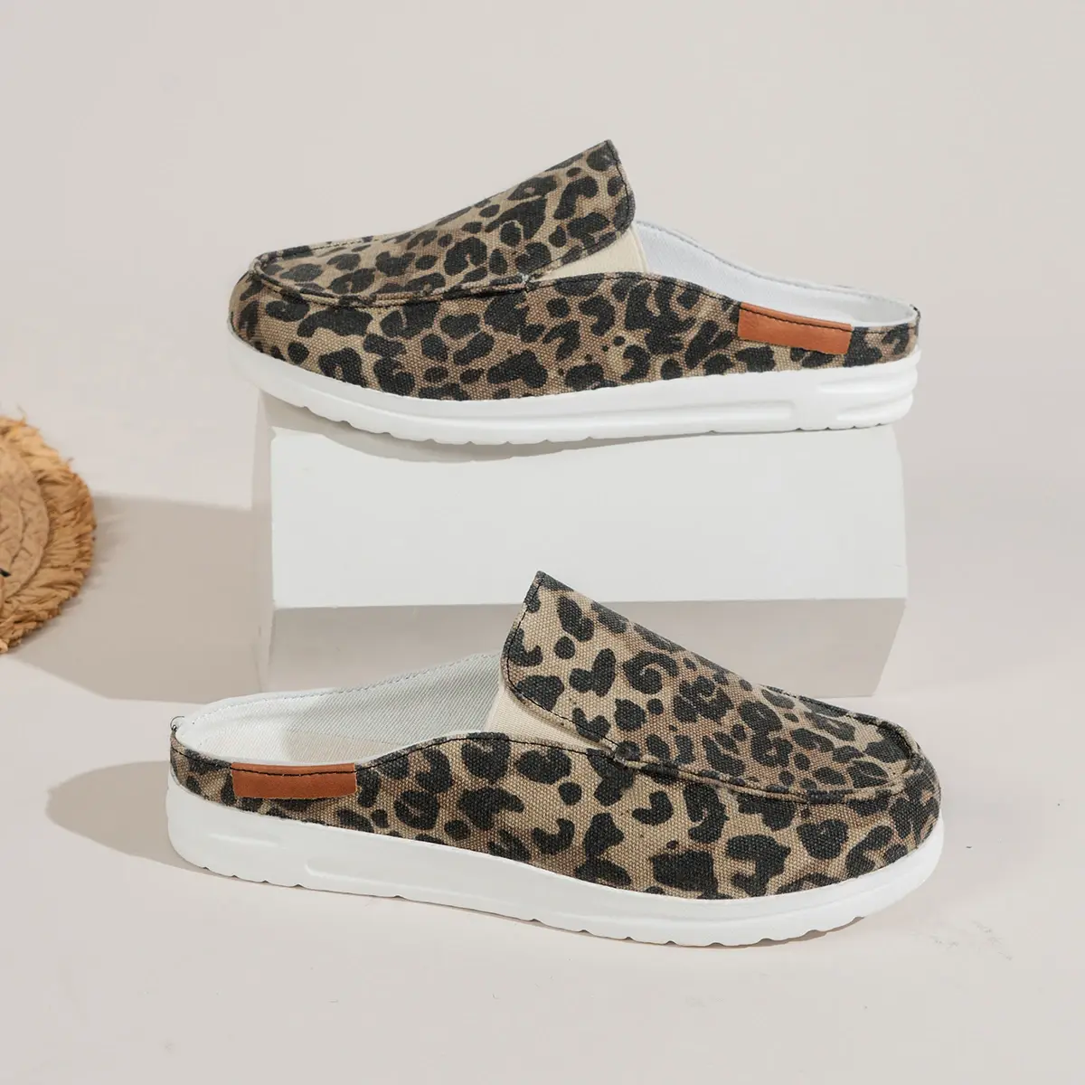 Women's Summer New Sports Slippers Baotou Outdoor Fashion Flat Light Comfortable Non-slip Travel Shoes Hotel Disposable Shoes