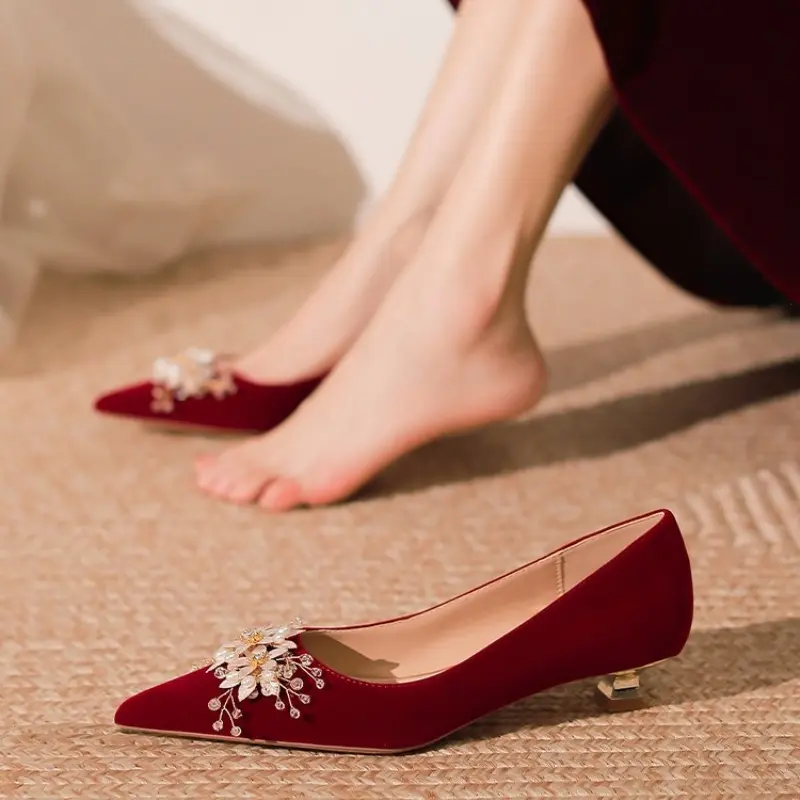 Stylish New Pointed Toe Shallow Suede Flower Slip-on Non-slip Wear-resistant Low-heel Wedding Shoes