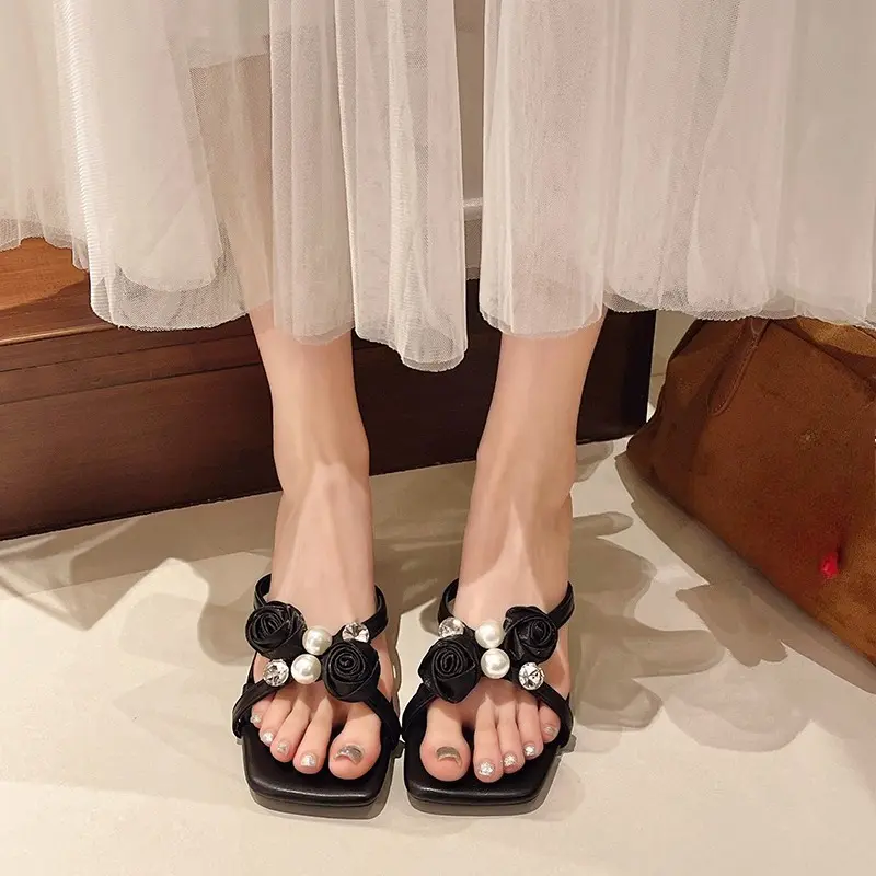 Temperament Flip Slippers Women Summer Wear New Fashion Square Toe Open Toe Flower Pearl Chunky High Heel Sandals