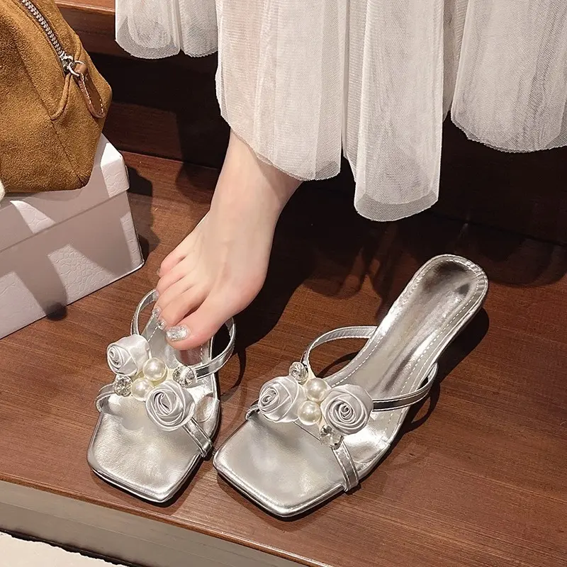 Temperament Flip Slippers Women Summer Wear New Fashion Square Toe Open Toe Flower Pearl Chunky High Heel Sandals