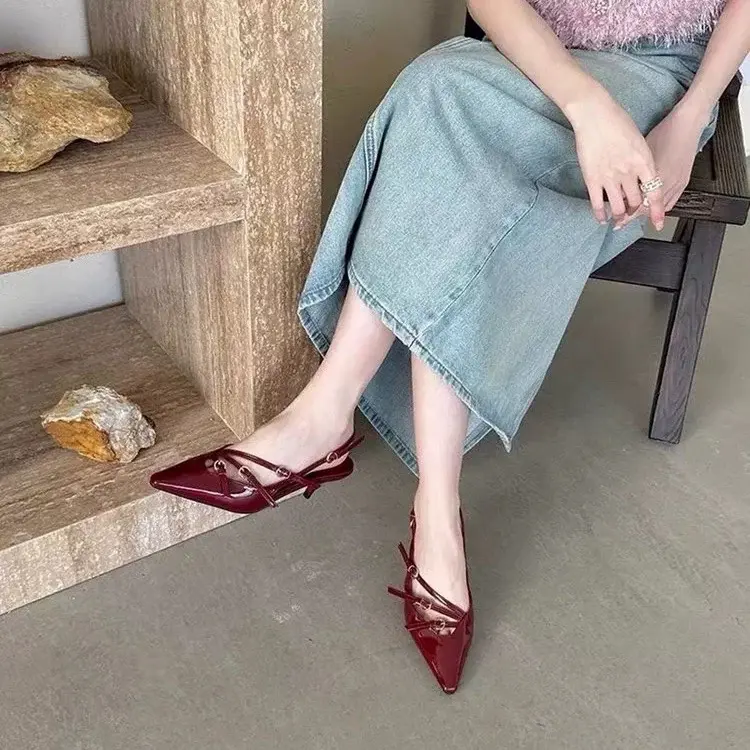 New Summer Fashion Shoes Pointed Toe Toe Toe Shallow Buckle Sandals Patent Leather Shiny Sandals Women Sandalias De Mujer