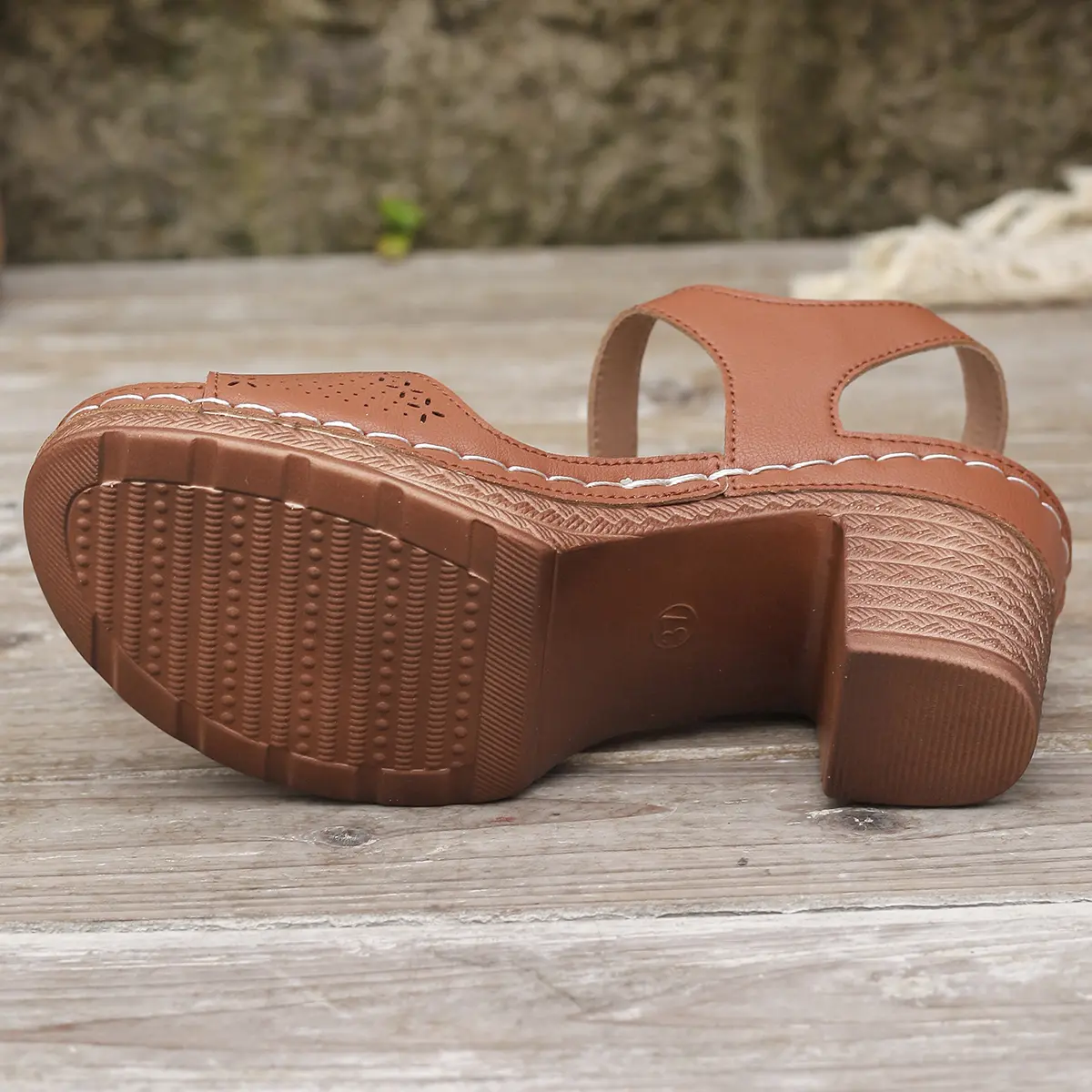 Round Head Metal Buckle Open Toe Heels Summer New Fashion Medium Heel Soft Sole Stitching Heels
