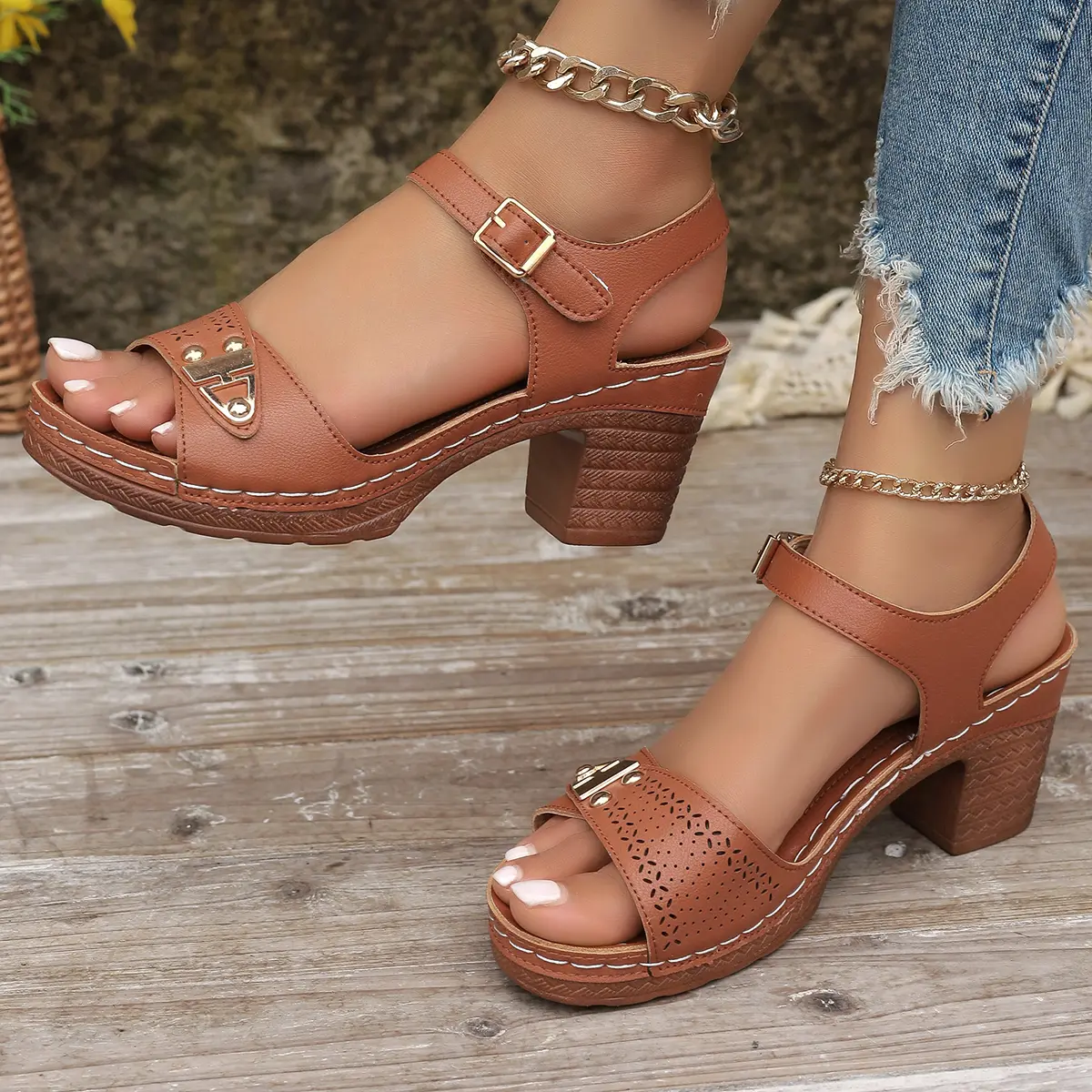Round Head Metal Buckle Open Toe Heels Summer New Fashion Medium Heel Soft Sole Stitching Heels