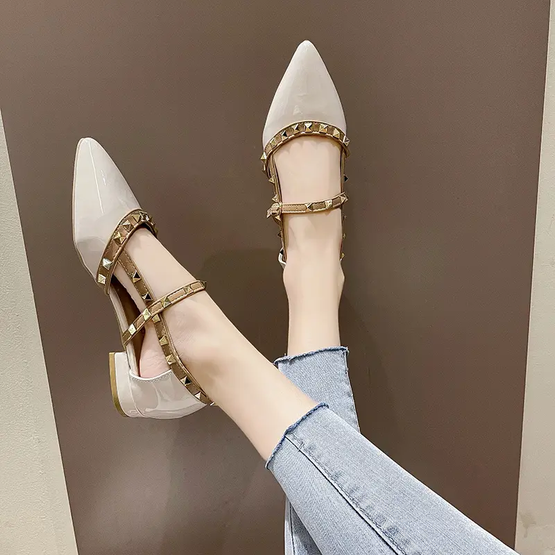 Spring New Pointed Toe Low Heel Sandals Women Baotou Shallow Mouth Side Empty Simple Block Heel Riveted Roman Shoes