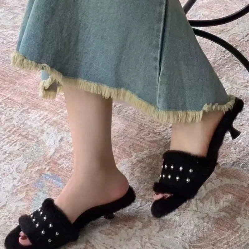 Low Heel Flip Flops Autumn New Round Head Open Toe Rivet Fluff Soft Bottom Anti-slip Wear-resistant Cotton Mops