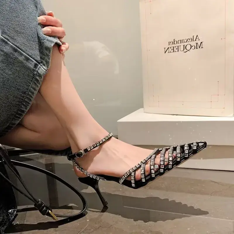 Footwear Rhinestones Sandals for Women Pointed Toe Ladies Shoes with Medium Heels Summer 2024 Diamond Sexy Black Designer Luxury