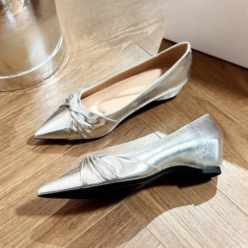 Pleated Slip-on Anti-slip Wear-resistant Low-heeled Shoes Autumn New Pointed Toe Shallow Mouth Soft Sole Anti-slip Single Shoes