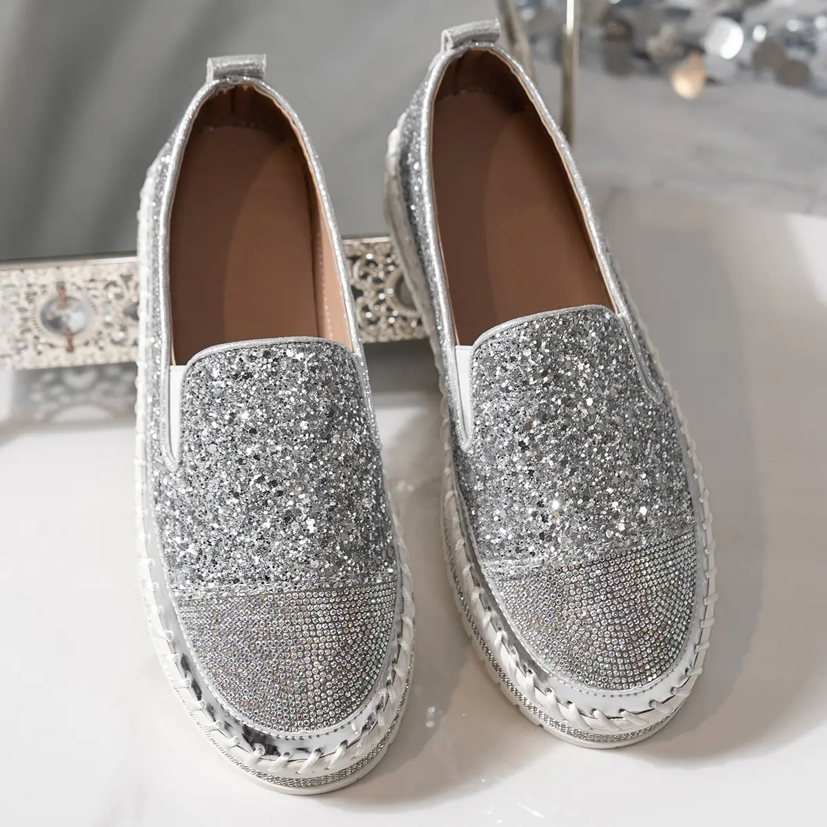 Aphixta Luxury Silver Crystals Flats Women Slip On Red Sexy Platform Casual Women Shoes Sewing Flats Female Rhinestone Loafer
