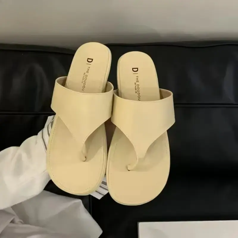 Flats Women Slippers Designer Clip Toe Flip Flops Casual Shoes Woman 2025 Summer New Trend Home Slides Walking Femme