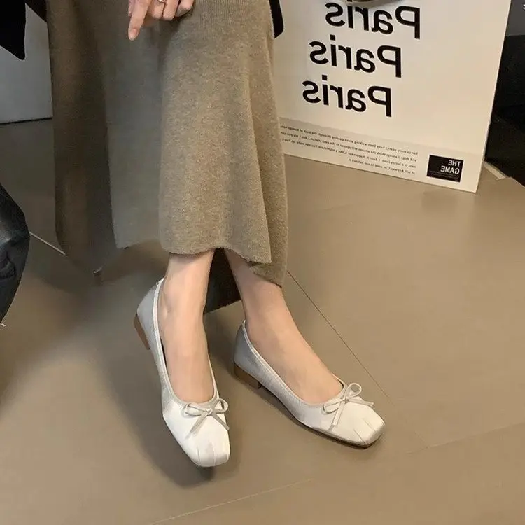 2024 Spring Bowtie Ballet Shoes Fashion Shallow Slip on Women Flat Loafers Shoes Ladies Casual Outdoor Ballerina Shoe