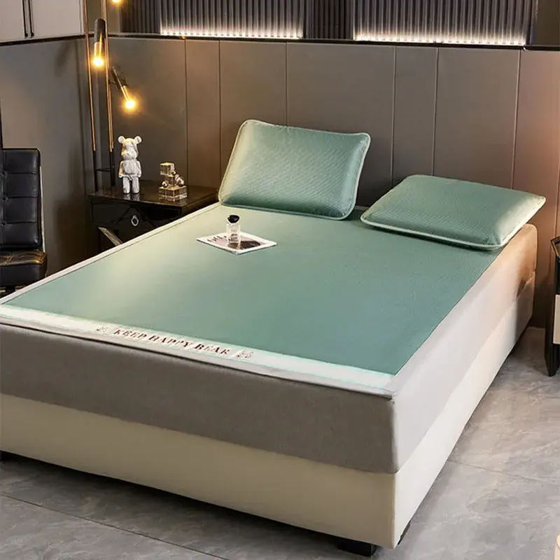 New Stain Silky Touch Sleeping Soft Mat Folding Breathable Cooling Mattress Topper for Summer Air Conditioning Bedding Sheet