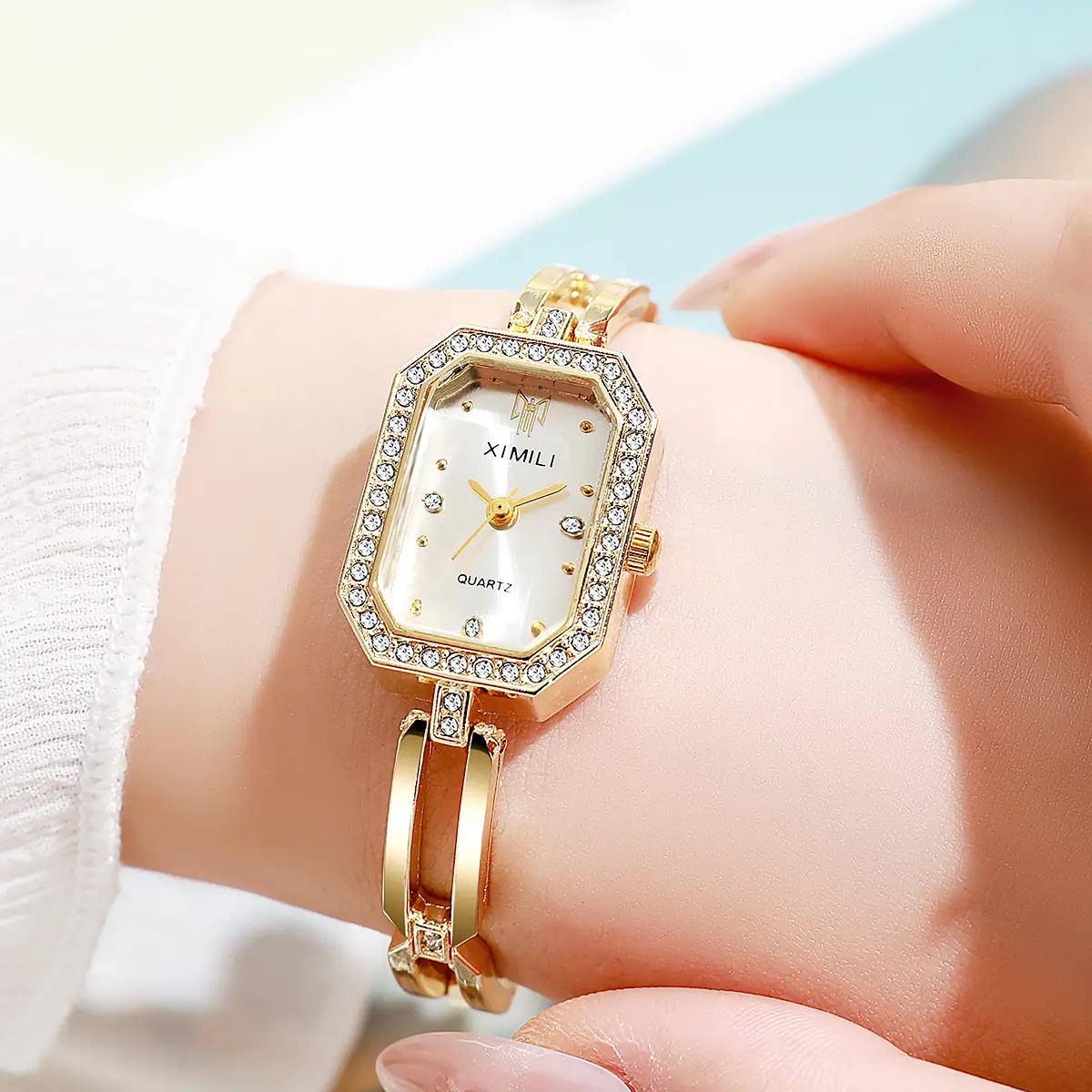 Fashion Woman Bracelet Watches Simple Luxury Gold Small Dial Rhinestone Quartz Watch Woman Elegant Dress Ladie Wristwatch Clock