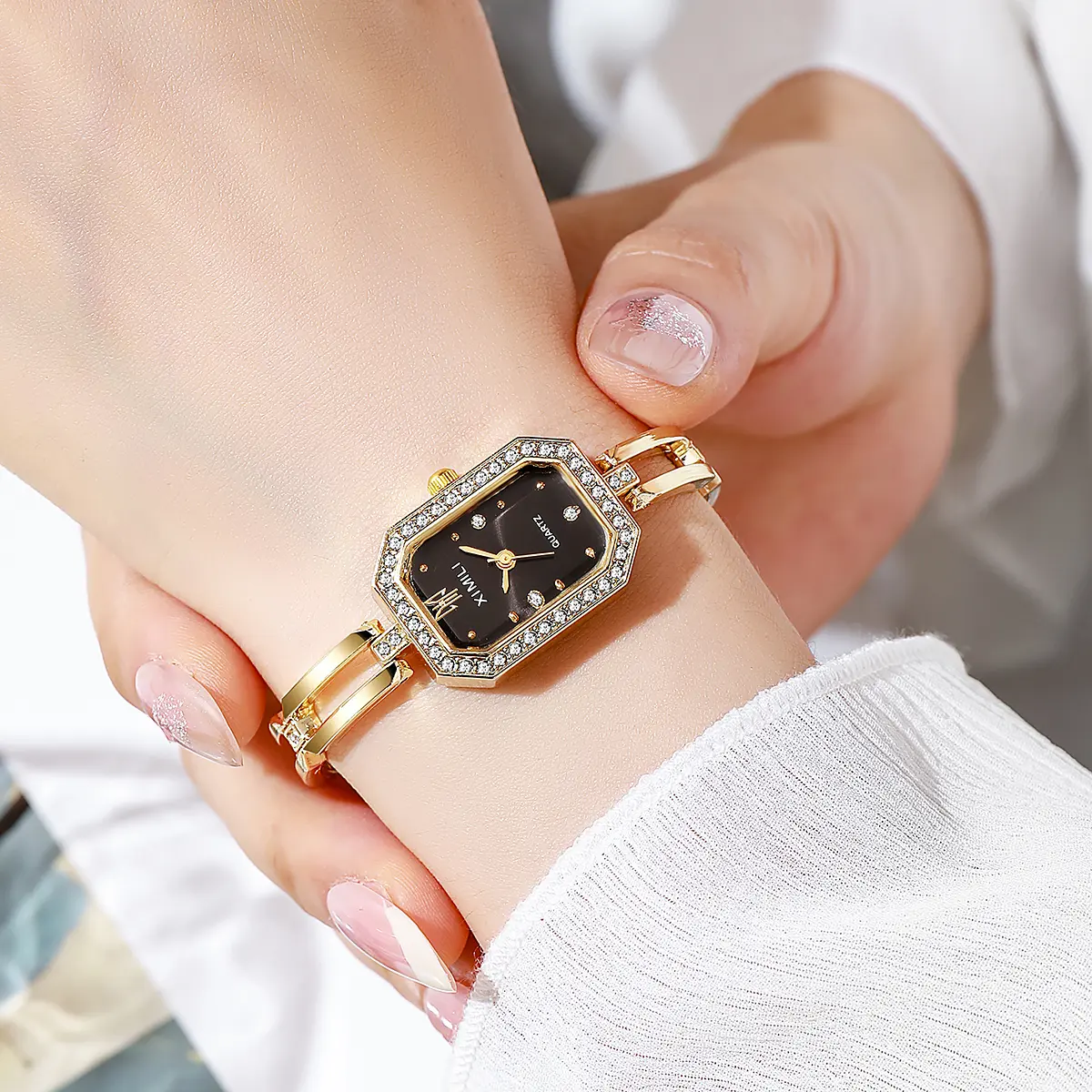 Fashion Woman Bracelet Watches Simple Luxury Gold Small Dial Rhinestone Quartz Watch Woman Elegant Dress Ladie Wristwatch Clock