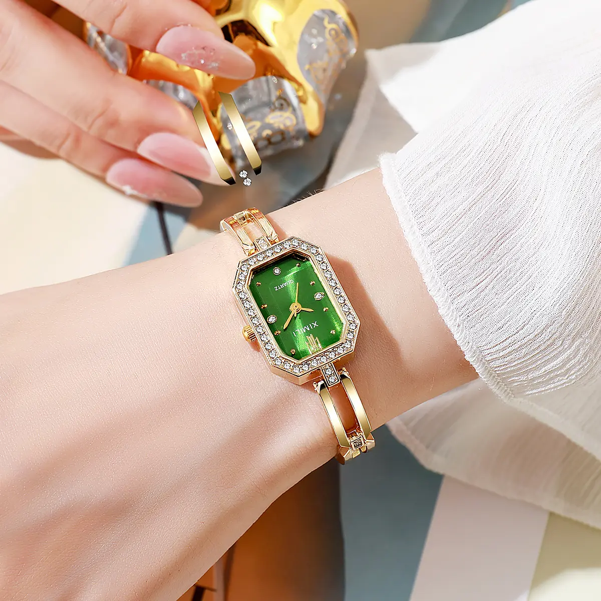 Fashion Woman Bracelet Watches Simple Luxury Gold Small Dial Rhinestone Quartz Watch Woman Elegant Dress Ladie Wristwatch Clock