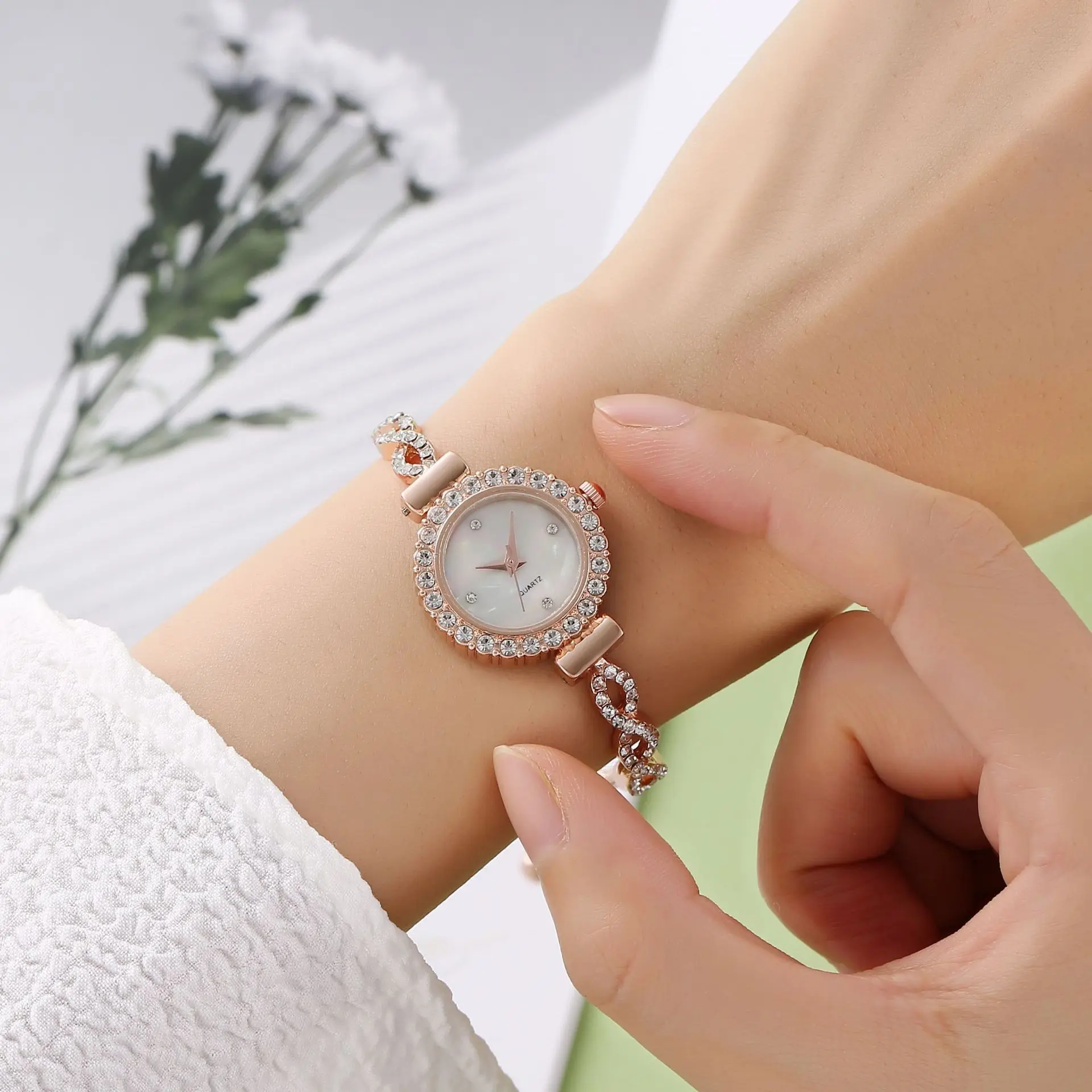 Luxury Women's Watches Simple Quartz Wristwatches Small Dial Watches Bracelet Ladies Watch Gift Clock Relogio Feminino