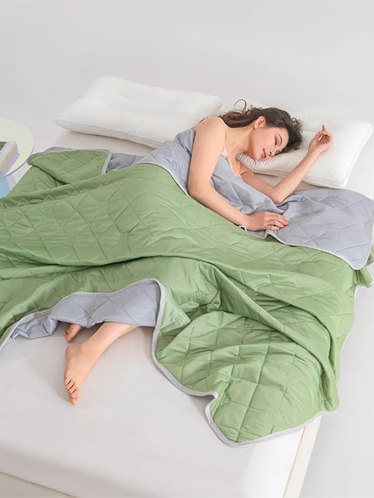 Summer Cooling Comforter Grade A Air Condition Comforter Soft Cooling Blanket for Hot Sleepers and Night Sweats