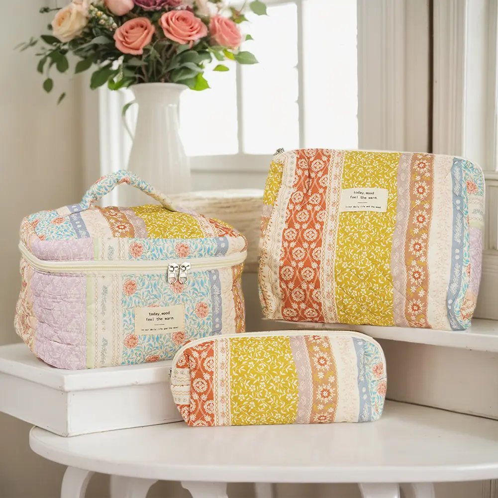 Women Large Toiletry Organizer Bag 3 Pcs Cotton Quilted Floral Cosmetic Bag Zipper Toiletry Bag Travel Bag