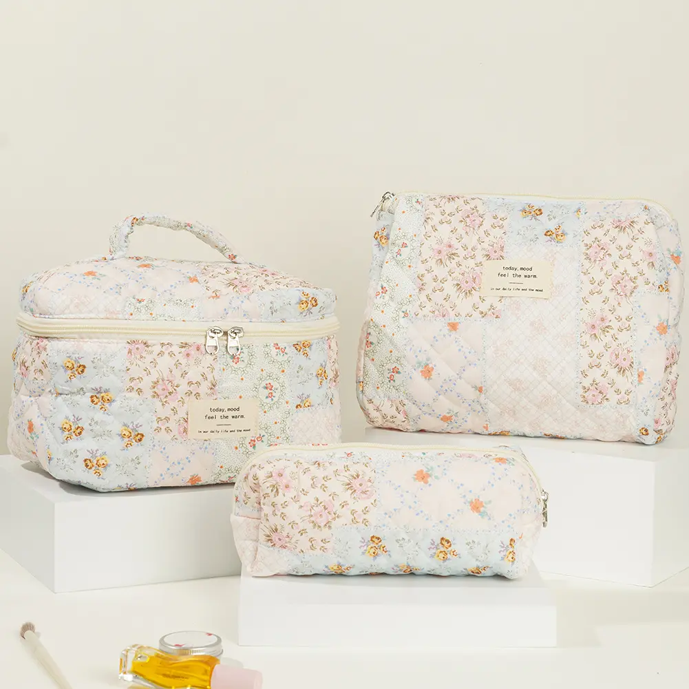 Women Large Toiletry Organizer Bag 3 Pcs Cotton Quilted Floral Cosmetic Bag Zipper Toiletry Bag Travel Bag