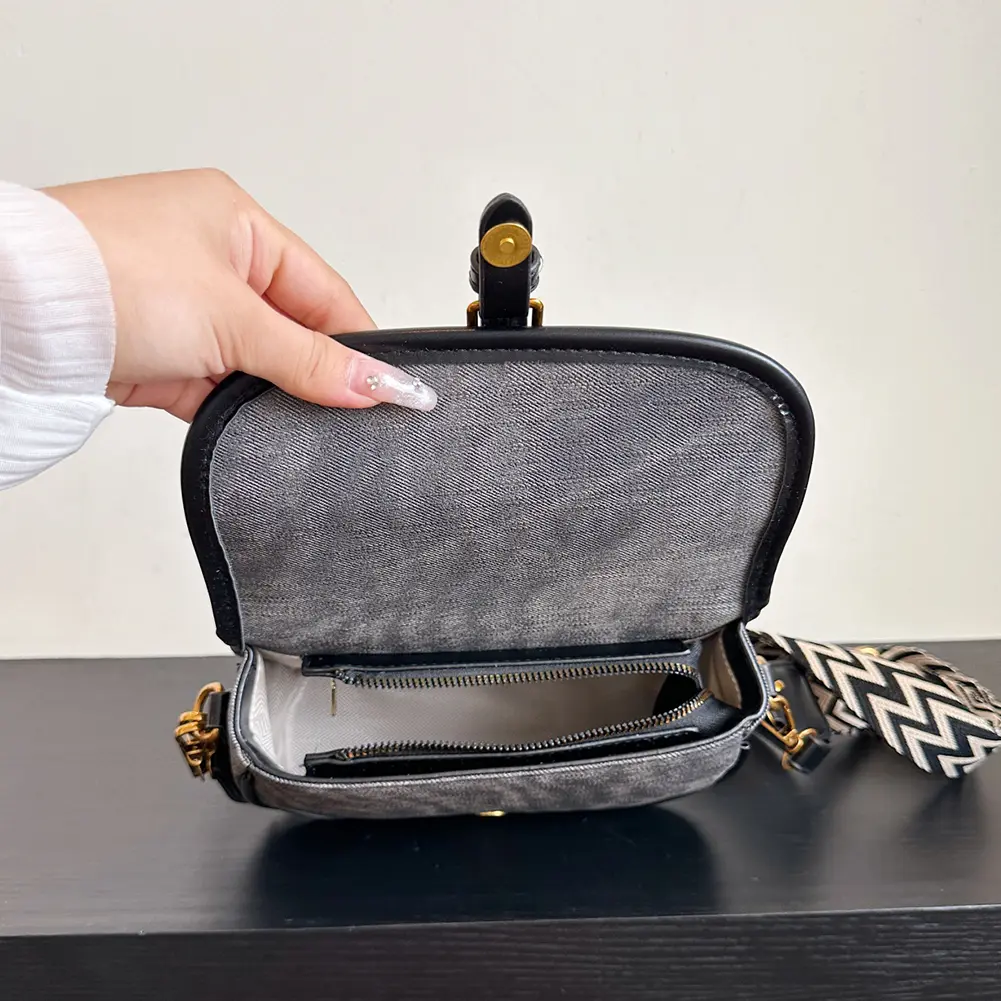 Women PU Shoulder Bag Fashion Crossbody Bag Large Capacity Casual Satchel Bag Patchwork Stylish Commuting Bag Small Square Bag