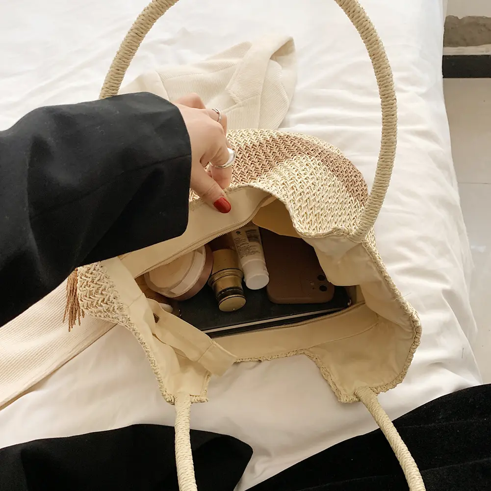 Summer Fashionable Shoulder Bag with Tassels Handmade Woven Design Large Capacity Casual Tote for Beach Holiday