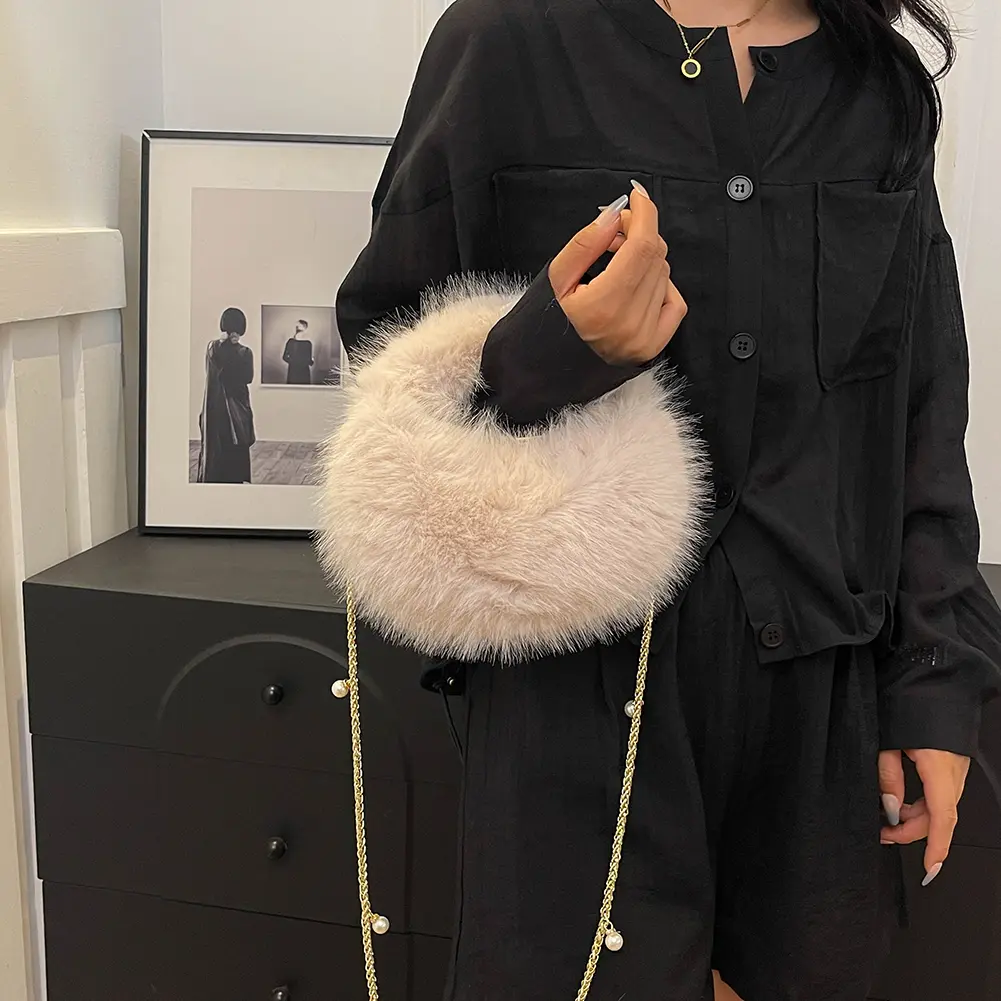 Handbag with Chain Faux Fox Fur Crossbody Bag Fuzzy for Women Clutch Purse Pearl Hobo Bag for Work Travel