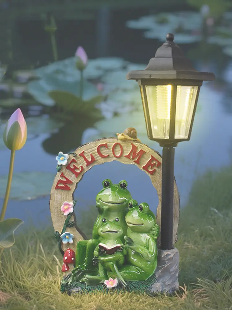 Solar Frog Garden Statue Resin Frog Figurine Garden Family Frog Statue for Patio Balcony Yard Ornament Housewarming Gift