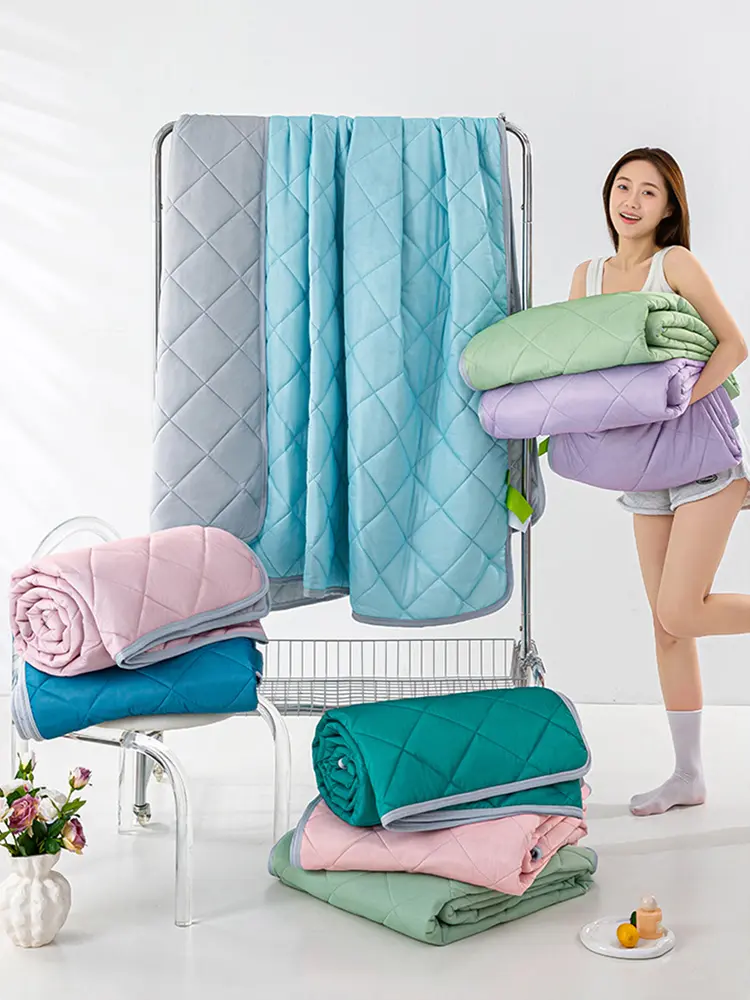 Cold Feeling Quilt Washable Lightweight Cooling Quilts Multi-Function Breathable Bedroom Blanket for Bedroom Living Room