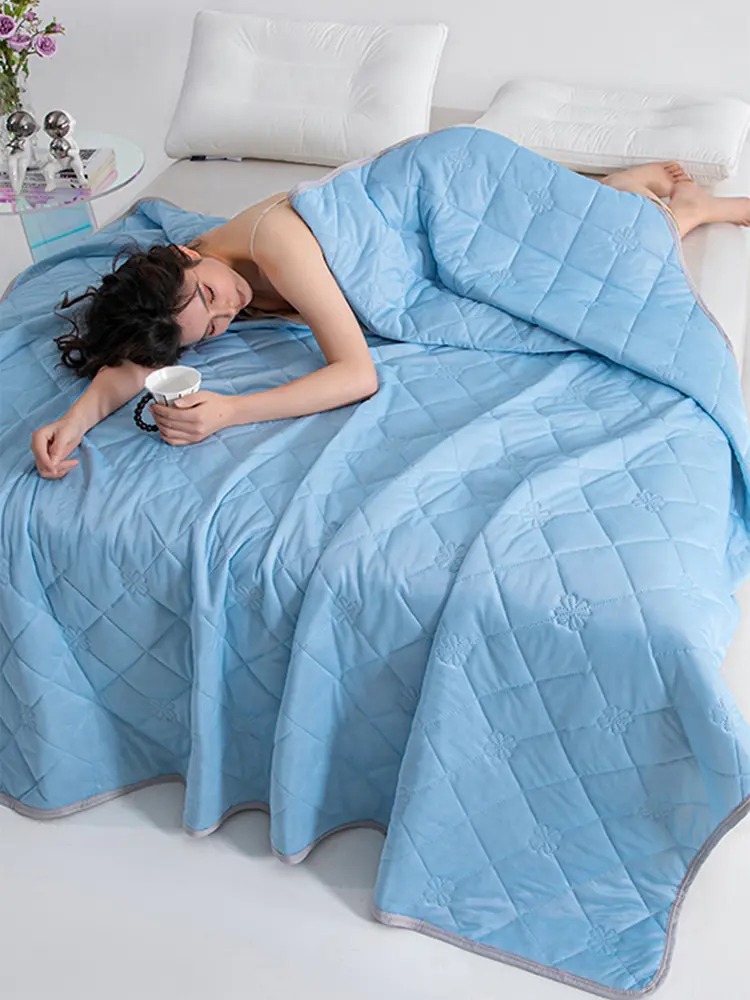 Summer Cooling Comforter Grade A Air Condition Comforter Soft Lightweight Comforter for Hot Sleepers and Night Sweats
