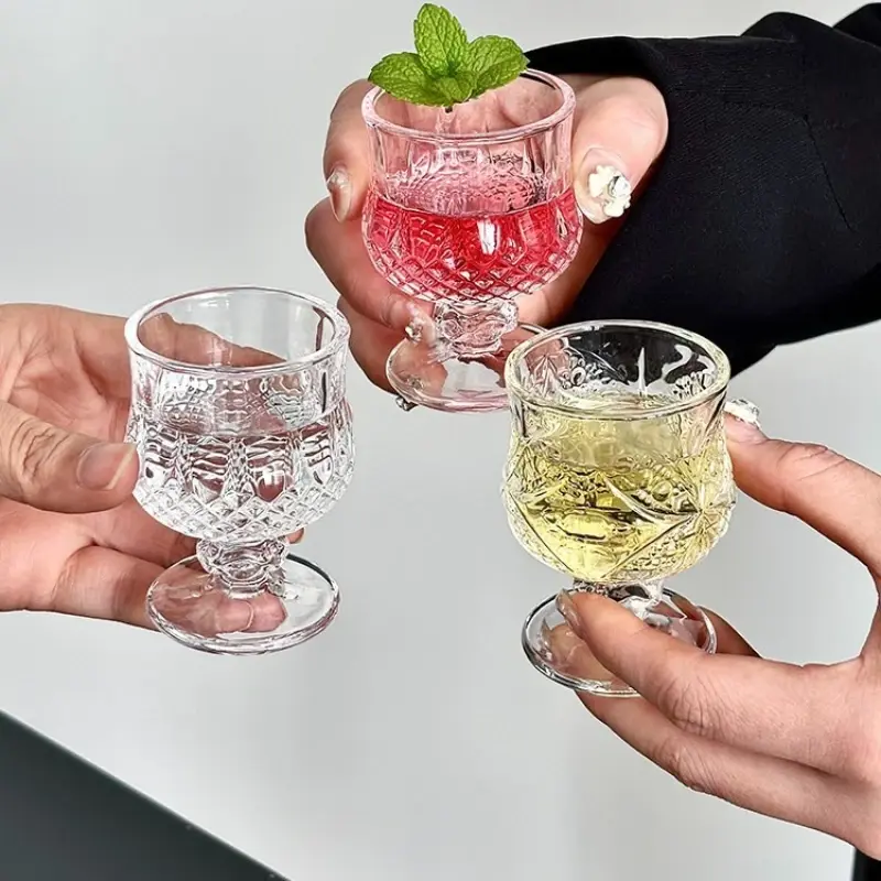 4pcs Sets Exquisite Cocktail Glass 50ml Vintage Carved Small Wine Glass Party Spirits Cup High End Transparent Sweet Wine Glass