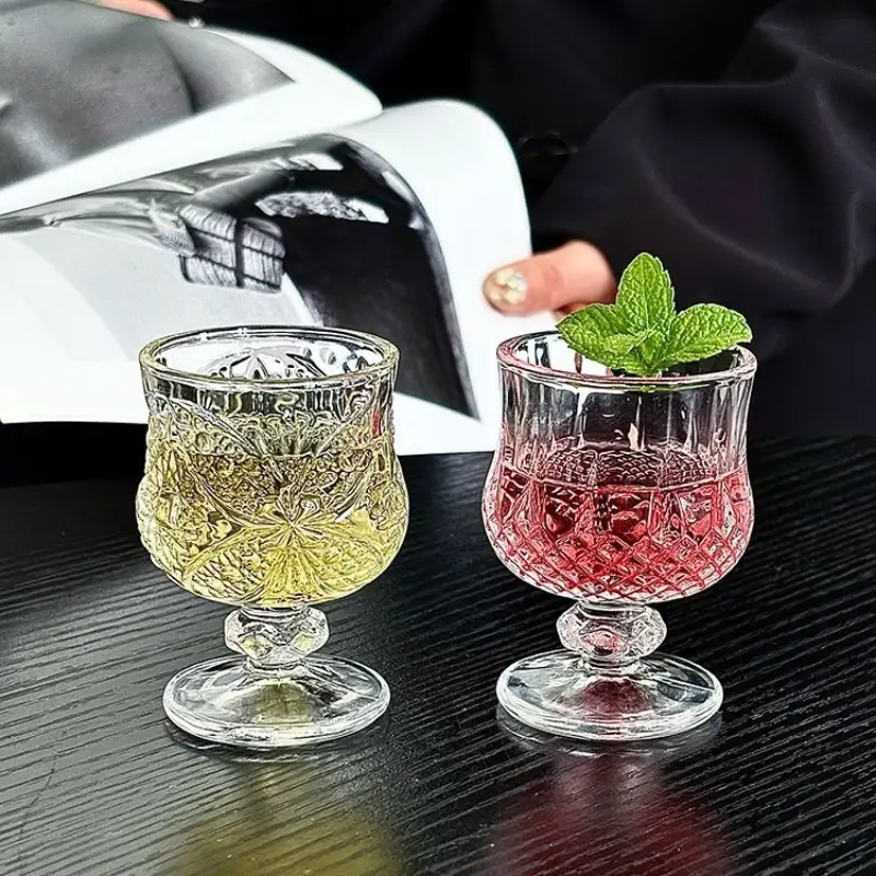 4pcs Sets Exquisite Cocktail Glass 50ml Vintage Carved Small Wine Glass Party Spirits Cup High End Transparent Sweet Wine Glass