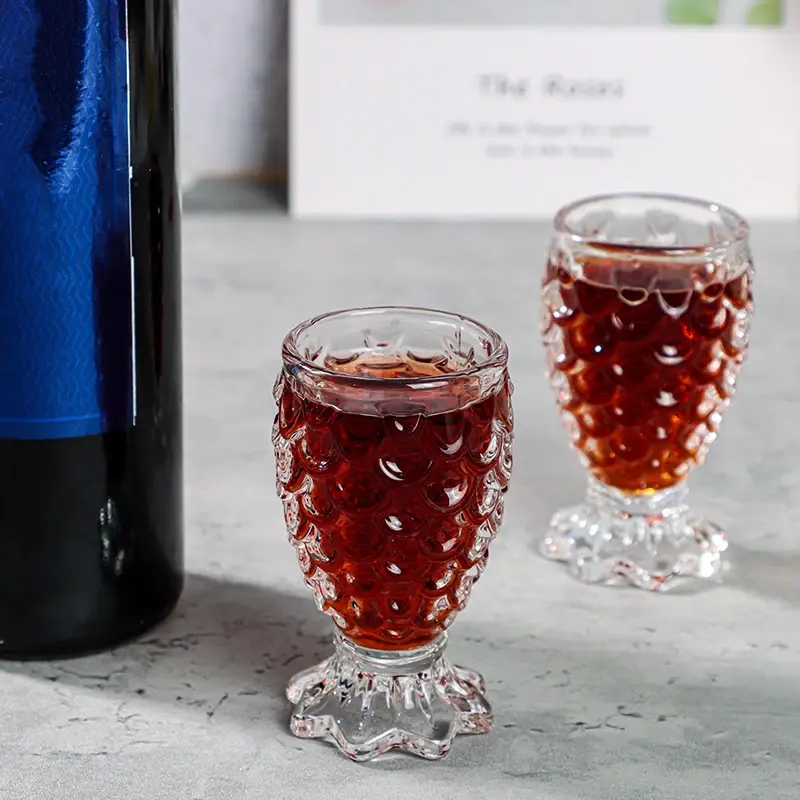 4pcs Sets Exquisite Cocktail Glass 50ml Vintage Carved Small Wine Glass Party Spirits Cup High End Transparent Sweet Wine Glass