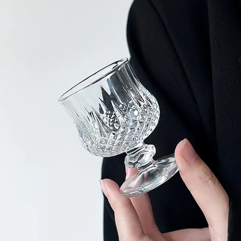 4pcs Sets Exquisite Cocktail Glass 50ml Vintage Carved Small Wine Glass Party Spirits Cup High End Transparent Sweet Wine Glass