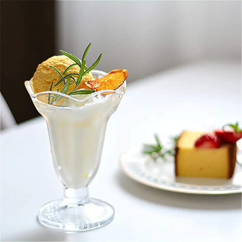 Exquisite Dessert Cup Luxury Cocktail Glass Elegant Transparent Champagne Glass Creative Design of Wine Glasses Wedding Gifts