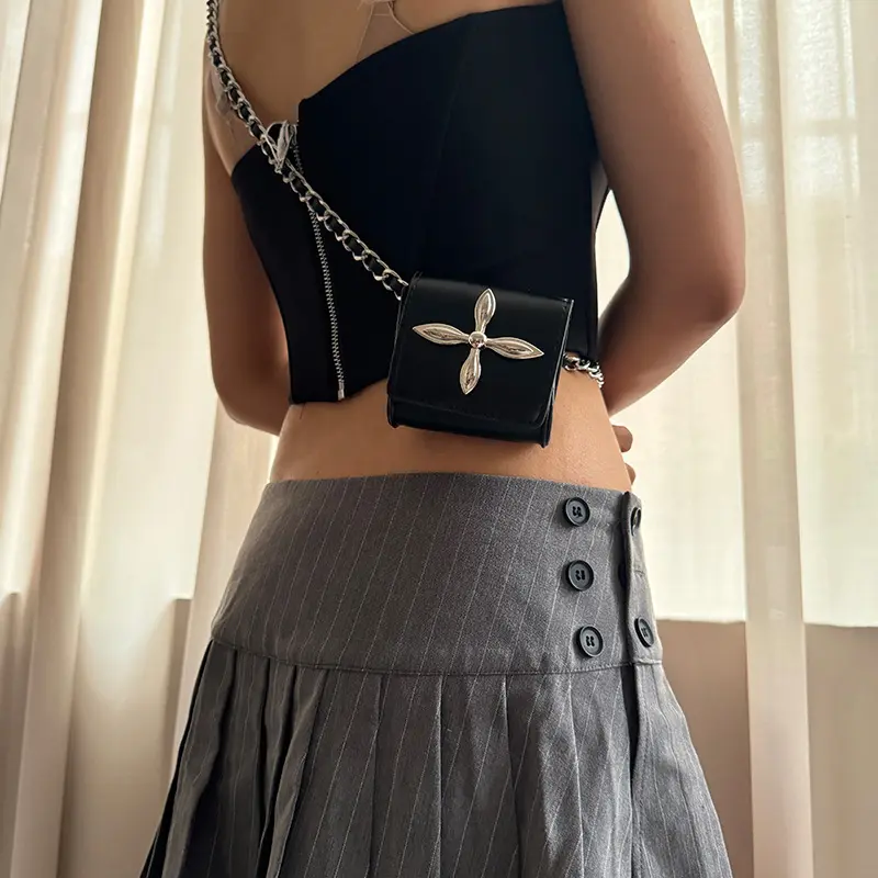 Luxury Desiner Women Chain Belt Bag Peach Cross Mini Waistpack Versatile Purse Punk Gothic Accessory Girdle Jeans Belt Female