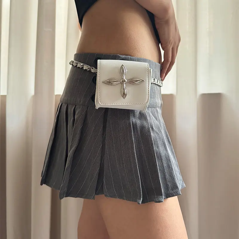 Luxury Desiner Women Chain Belt Bag Peach Cross Mini Waistpack Versatile Purse Punk Gothic Accessory Girdle Jeans Belt Female