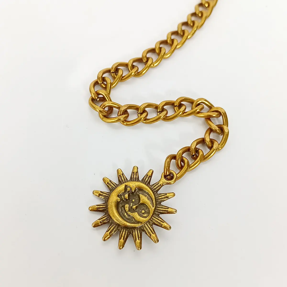 Fashion Vintage Gold Chain Belt Female Goth Moon Metal Designer Belts For Women High Quality Female Waist Tassle Goth Dress Cors