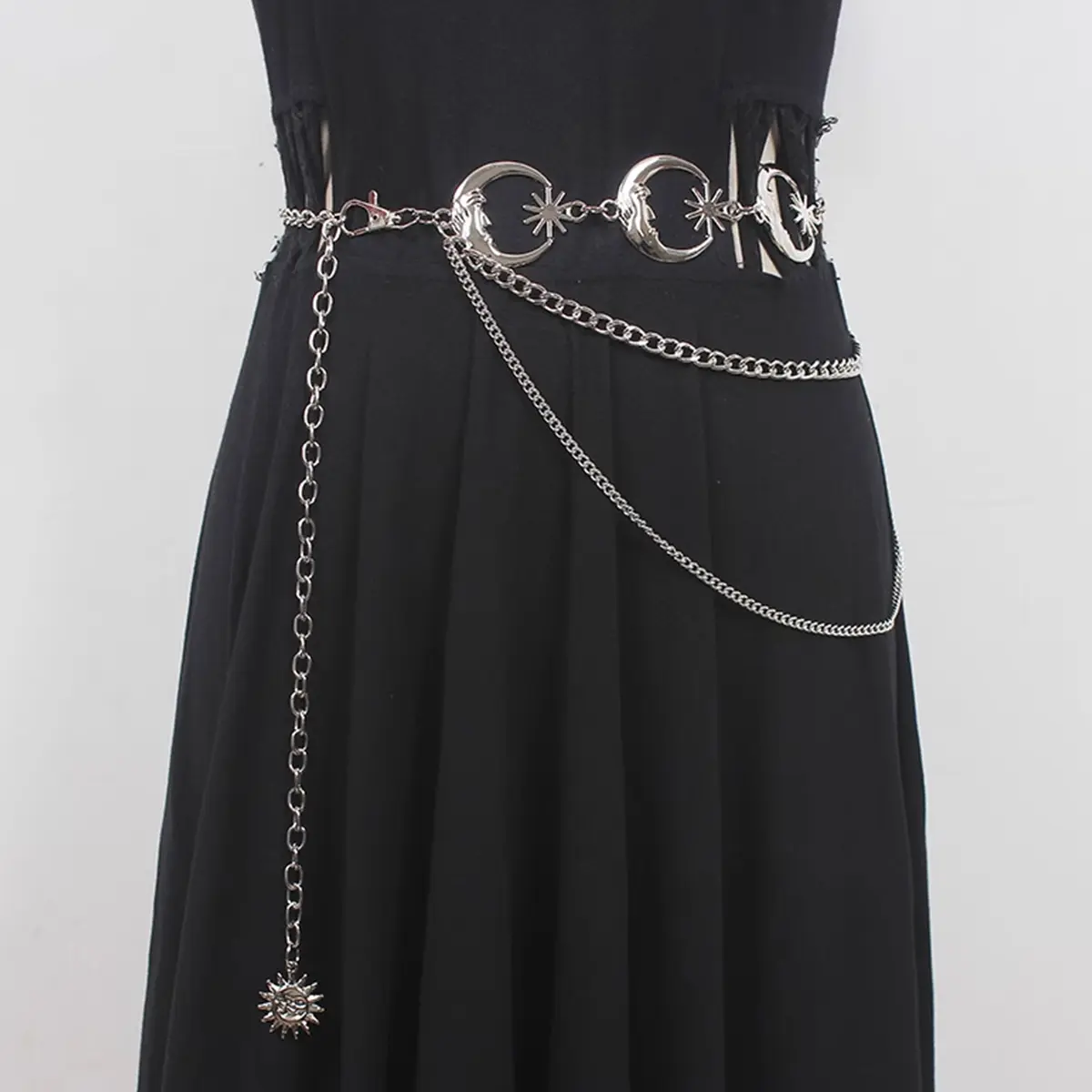 Fashion Vintage Gold Chain Belt Female Goth Moon Metal Designer Belts For Women High Quality Female Waist Tassle Goth Dress Cors