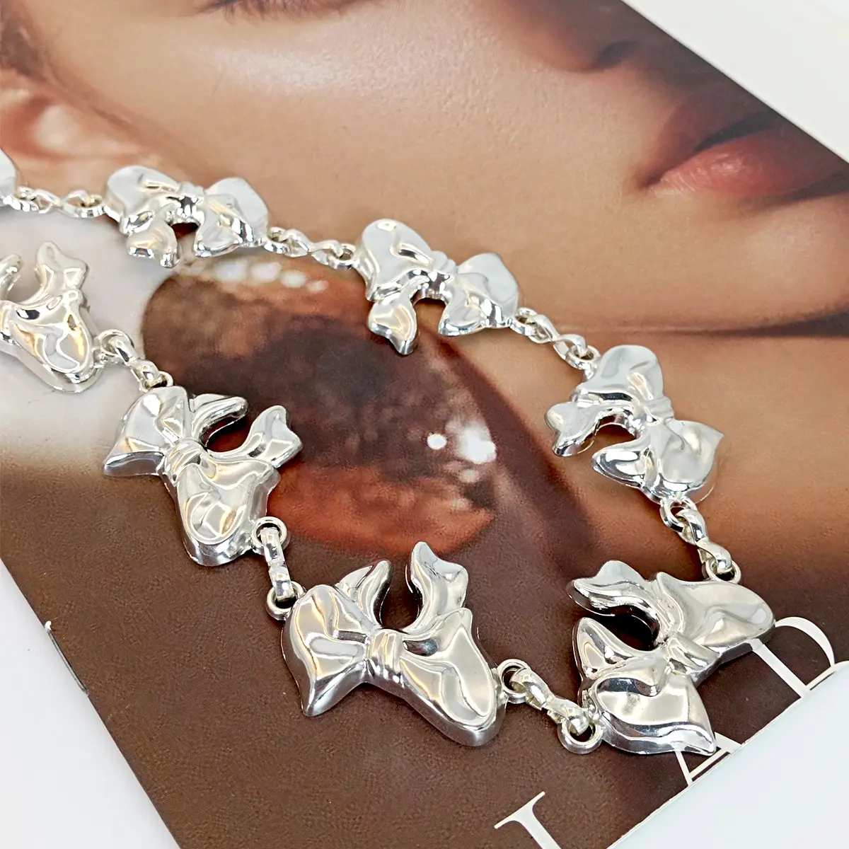 Fashion Golden bow Metal Waist Chain Belt Women High-end luxury Brands Punk Gothic Y2K Belt for women Desiner Waistband Female